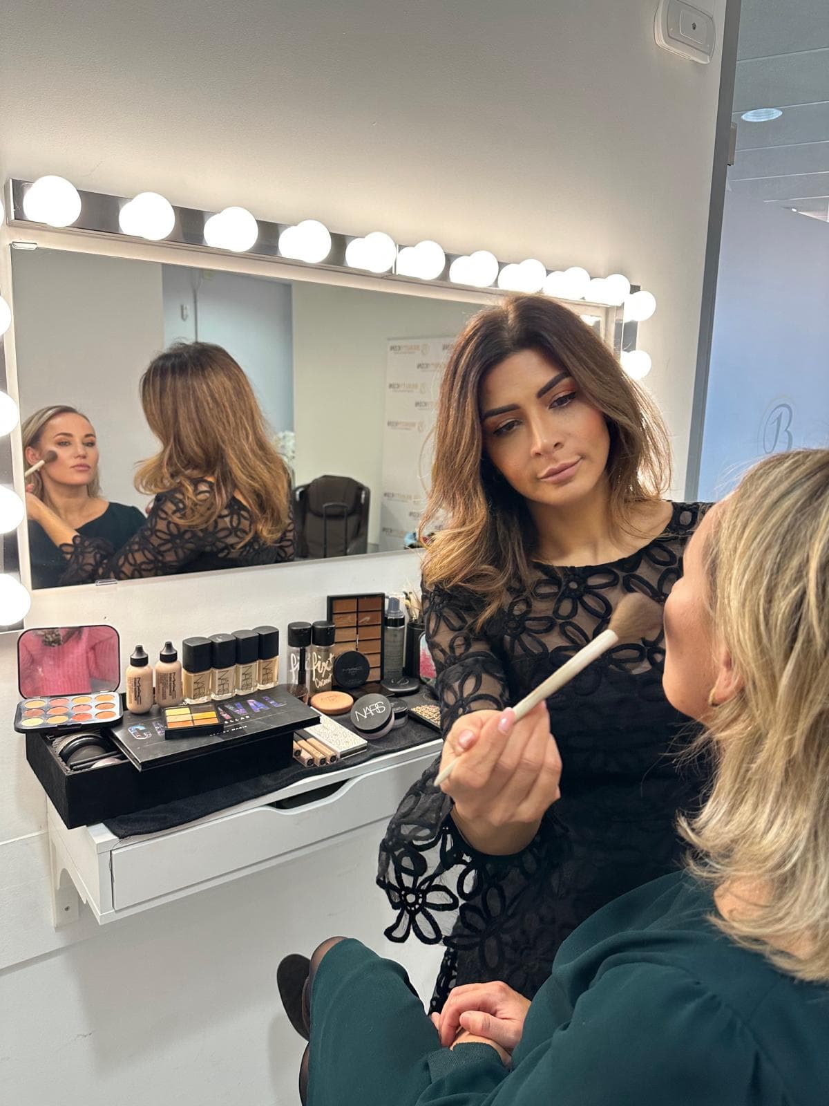 Make-up & Hairstyling behandeling bij Beauty Icon Almere