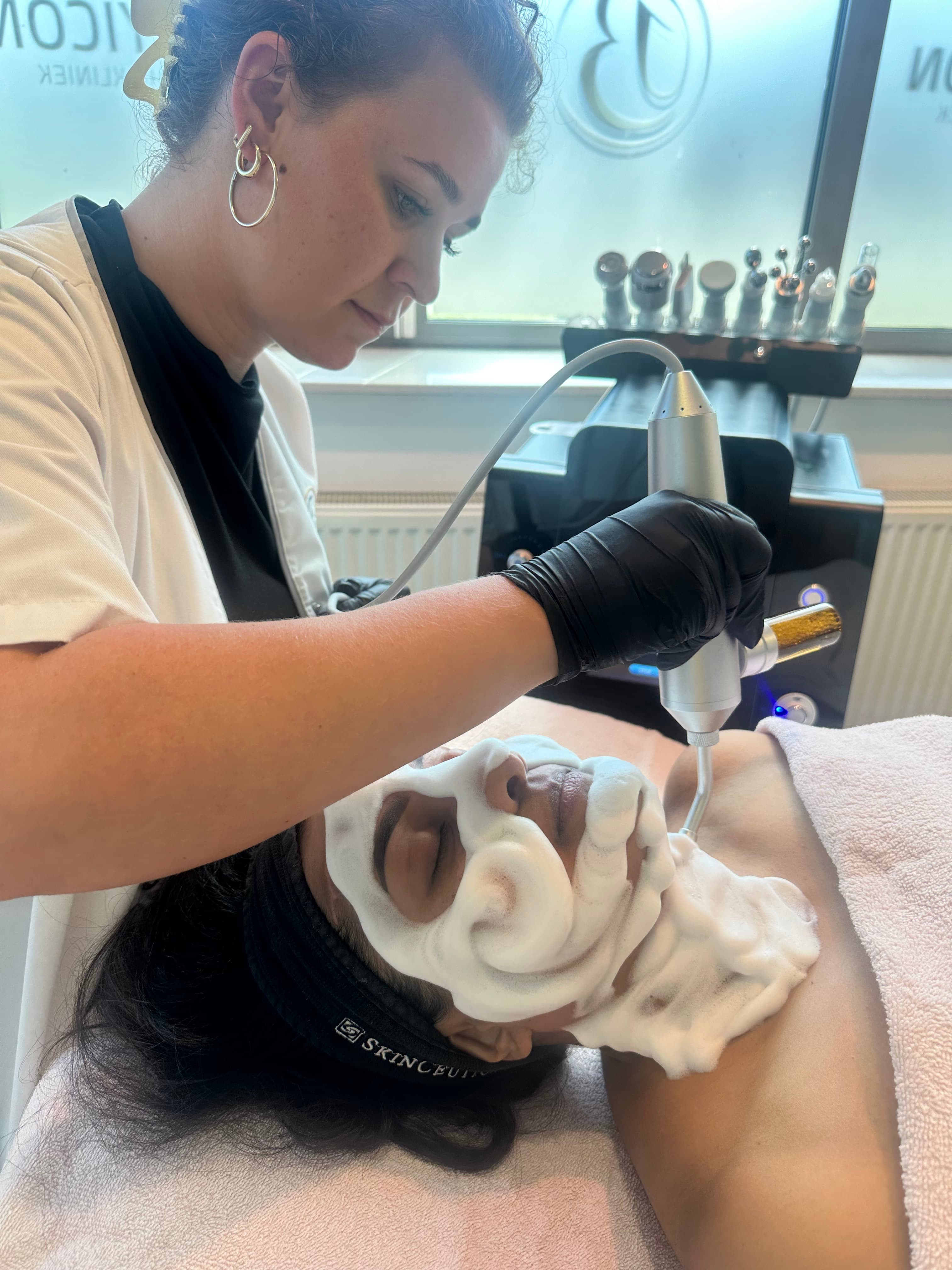 Hydra facial procedure