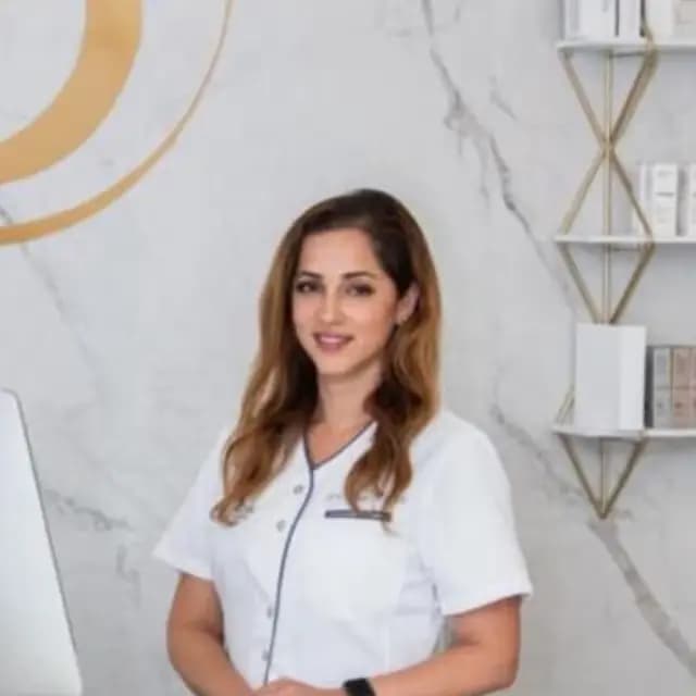 Portretfoto van Drs. Parisa Sadeghian, Cosmetische arts bij Beauty Icon Almere